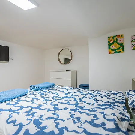 Apartment Cute Gallery Flat In Budapest, Autumn *