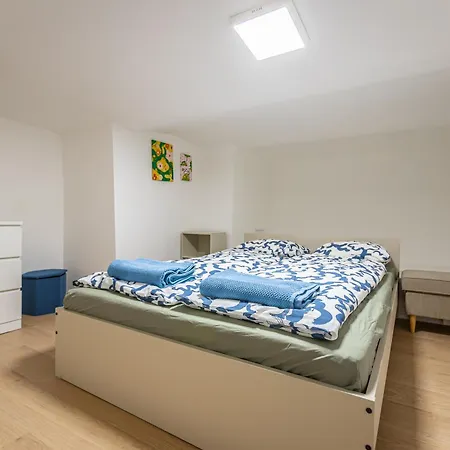 Cute Gallery Flat In Budapest, Autumn *