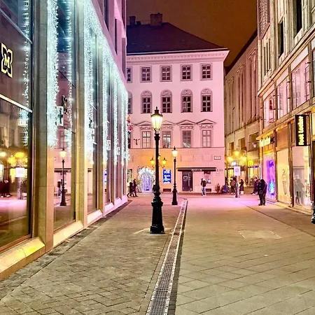 City Centrum Fashionstreet Apartman * Budapest