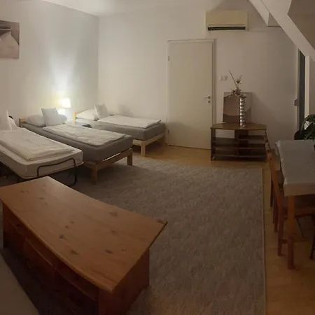H1 Apartment *