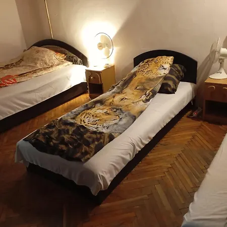Operahouse Hostel *