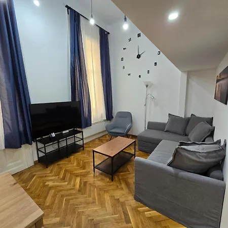 Maria - Modern In The Center Of *