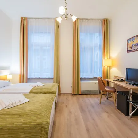 Baross City -