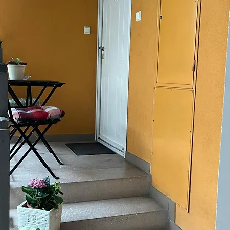 Apartment Center With Optional Garage
