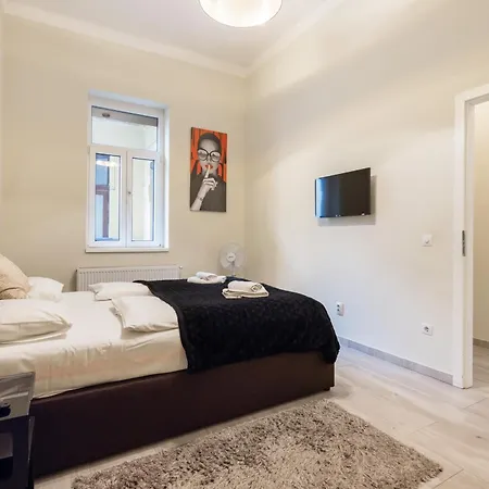 Apartment Your 3-bdrm At Szimpla Kert
