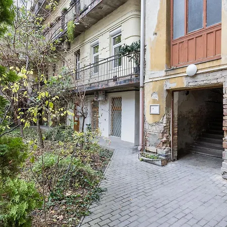 Apartment Your 3-bdrm At Szimpla Kert Budapest