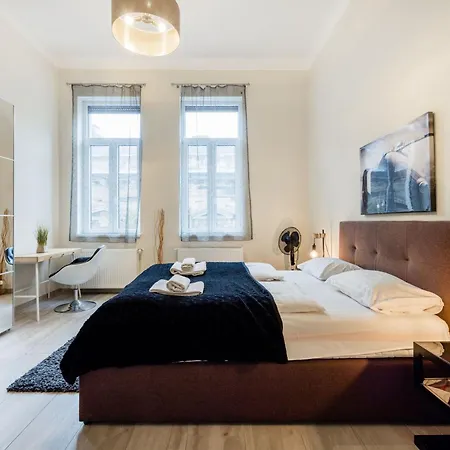 Apartment Your 3-bdrm At Szimpla Kert Budapest