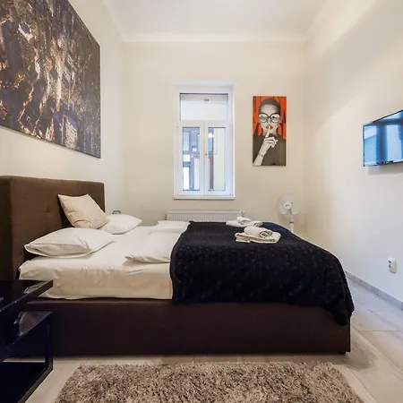 Apartment Your 3-bdrm At Szimpla Kert