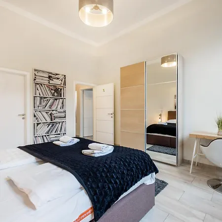 Apartment Your 3-bdrm At Szimpla Kert *