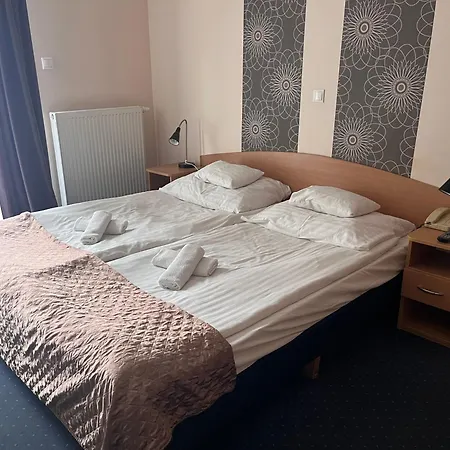 Rose Hotel