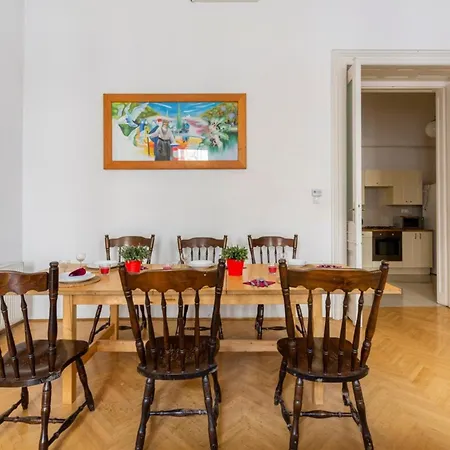 Bourgeois Elegance In The Heart Of Apartment Budapest