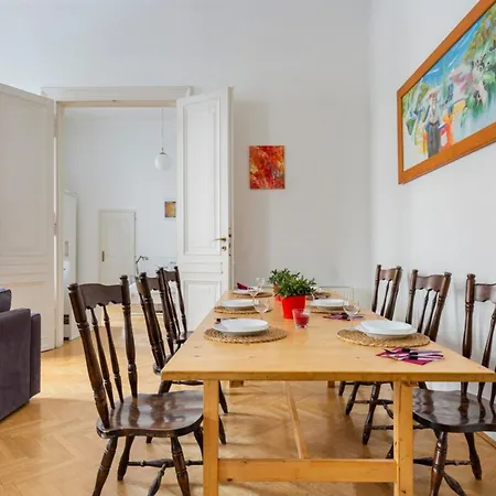 Bourgeois Elegance In The Heart Of * Budapest