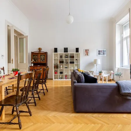 Apartment Bourgeois Elegance In The Heart Of