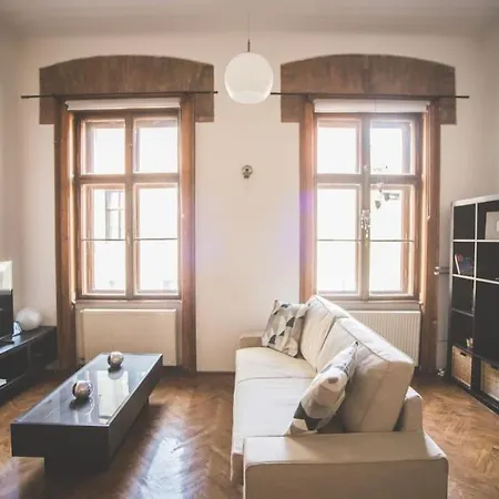 Apartment Spacious Luxury Designer Flat