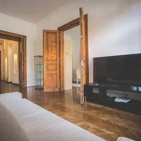 Spacious Luxury Designer Flat Apartment *