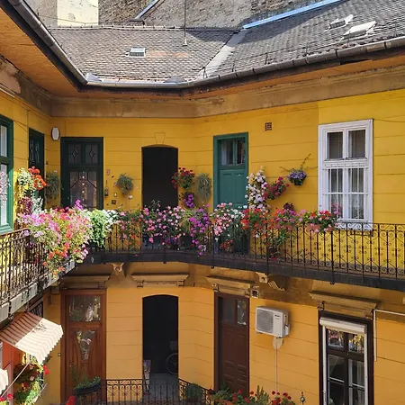 - Quiet - Comfy Budapest
