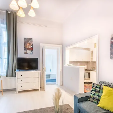 - Quiet - Comfy Budapest