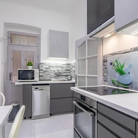 Large And Comfy Apartment *
