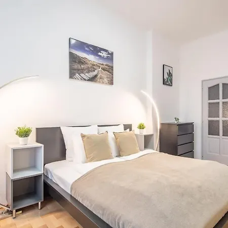 Apartman Large And Comfy *
