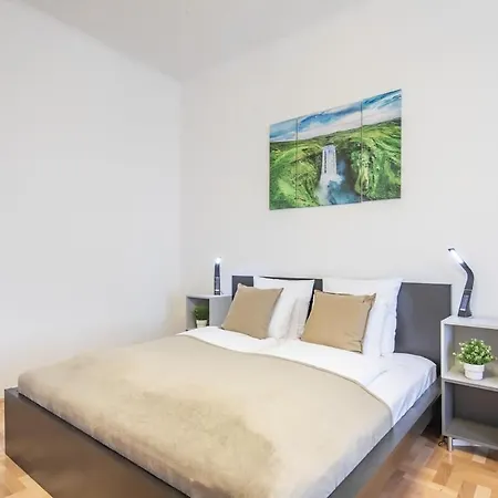 Large And Comfy Apartment