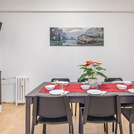 Large And Comfy Apartman *