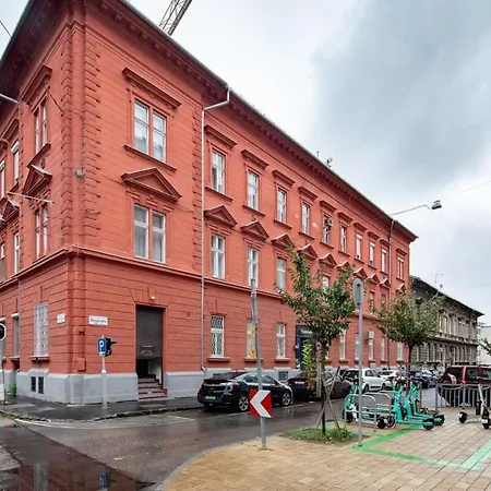 Modern Retreat For 8 Guests * Budapest