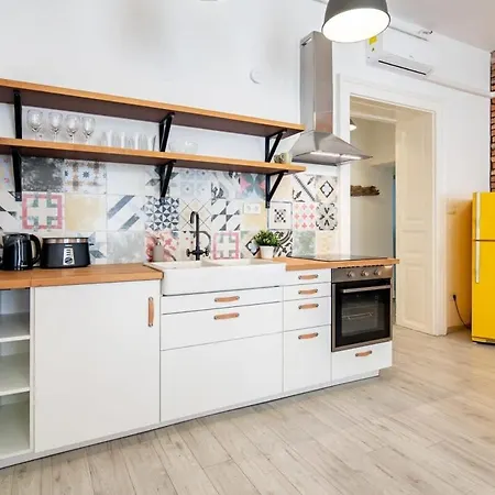 Modern Retreat For 8 Guests Apartment Budapest