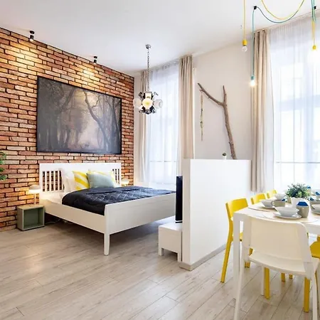 Modern Retreat For 8 Guests Apartment