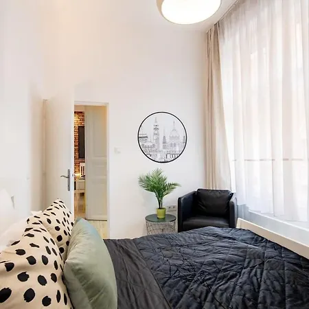 Modern Retreat For 8 Guests Apartment Budapest