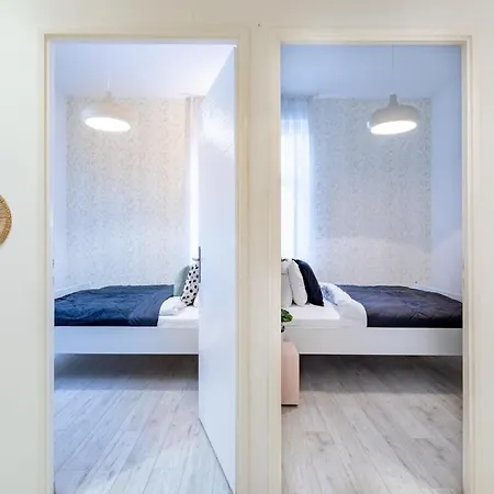 Modern Retreat For 8 Guests Apartment