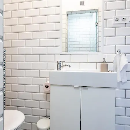Apartment Modern Retreat For 8 Guests Budapest