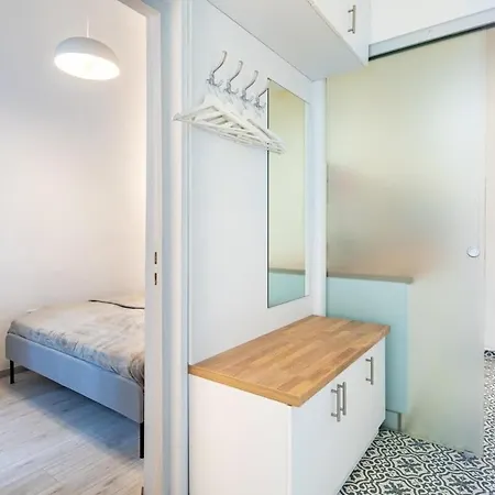 Modern Retreat For 8 Guests Apartment