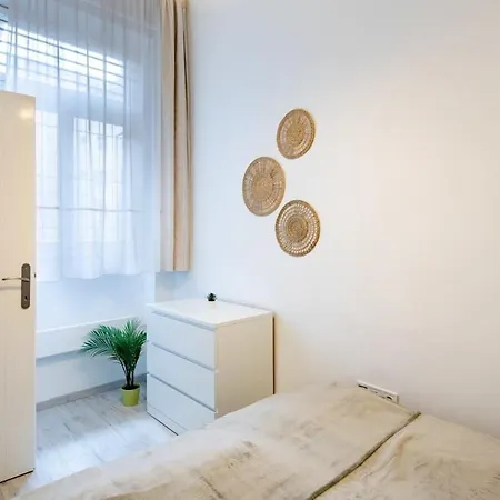 Apartment Modern Retreat For 8 Guests Budapest