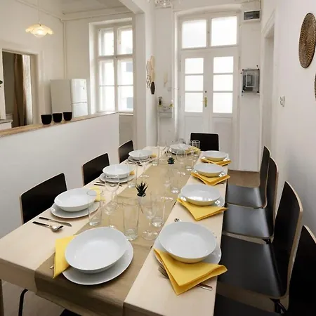 Large Cosy Apartment