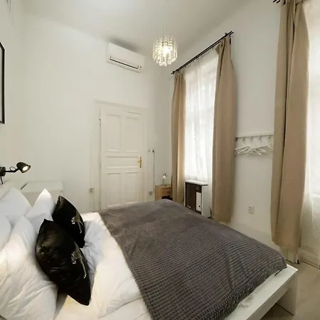 Large Cosy Budapest