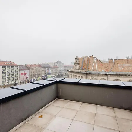 Penthouse With View And Parking For Two