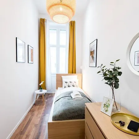 Super New And Modern Aircon Holiday home Budapest
