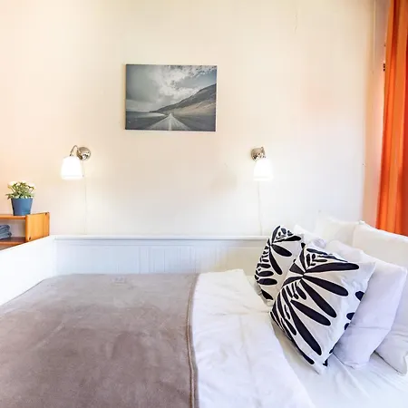 Free Parking - - Comfy