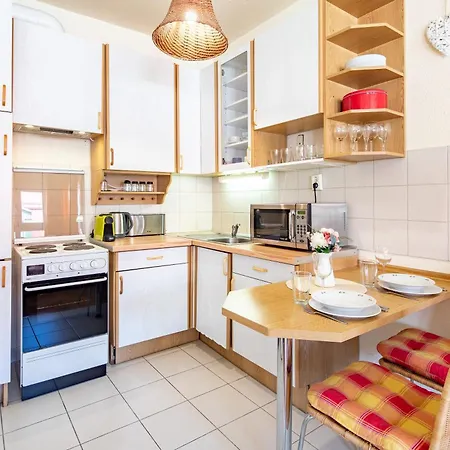 Free Parking - - Comfy Apartment