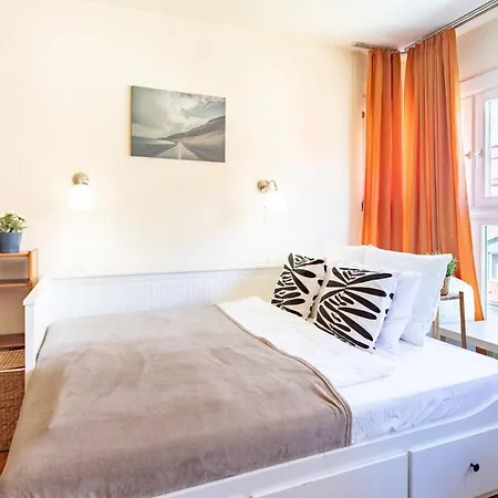 Free Parking - - Comfy
