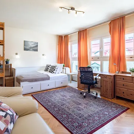 Free Parking - - Comfy *