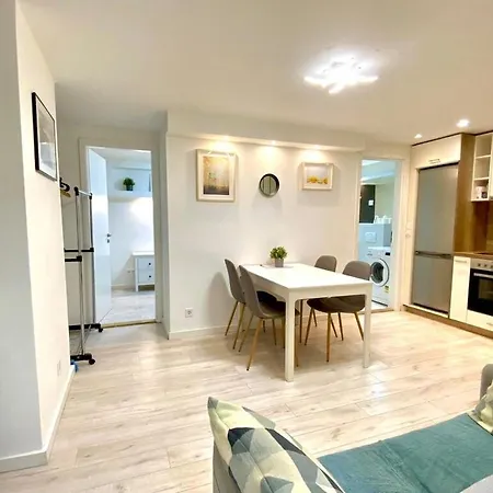 Cozy 3-bedroom In The Center *