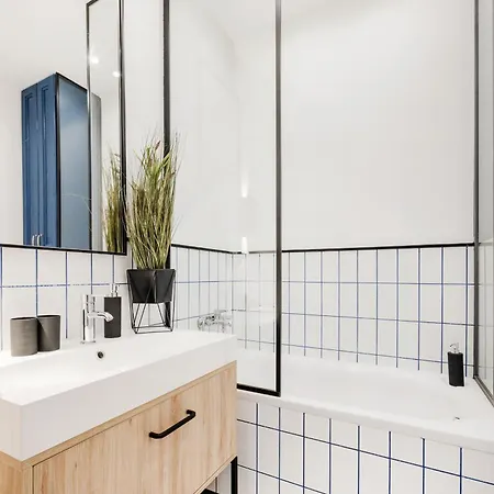 Apartment Downtown Comfort - Work, Relax, Explore Budapest