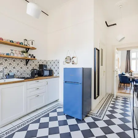 Downtown Comfort - Work, Relax, Explore Budapest