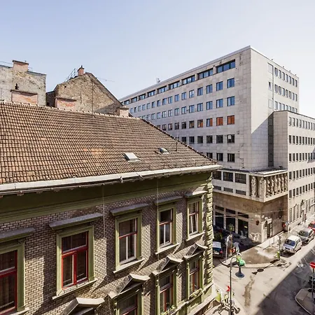 Apartment Downtown Comfort - Work, Relax, Explore Budapest