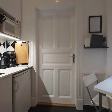 Quite And Cheap In Center B1 Sza Apartment *