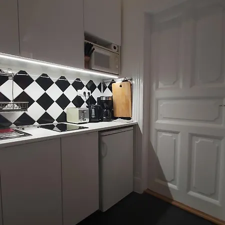 Quite And Cheap In Center B1 Sza Apartment *