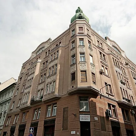 Quite And Cheap In Center B1 Sza Apartment Budapest