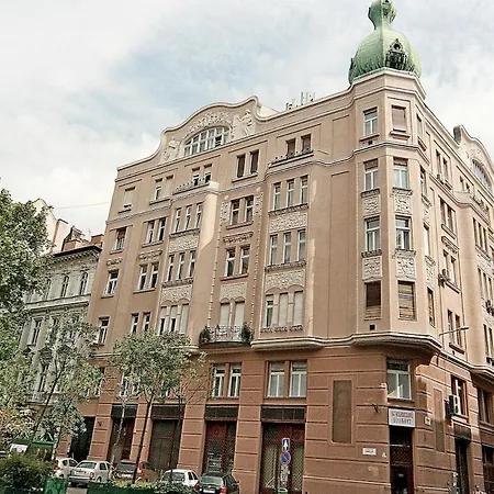 Apartment Quite And Cheap In Center B1 Sza