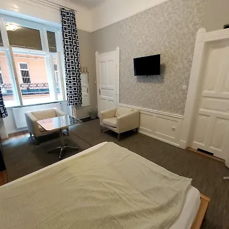Apartment Quite And Cheap In Center B1 Sza *